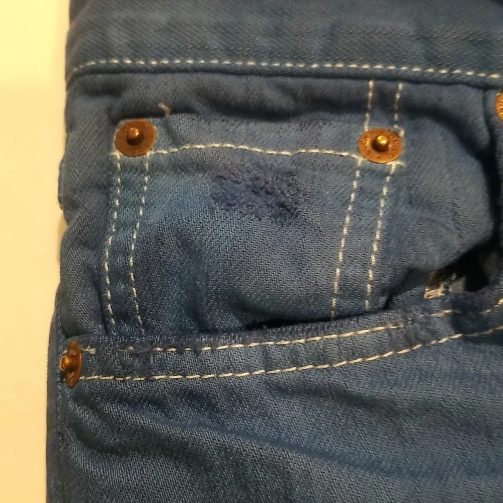 Lucky Brand crop jeans By Gene Montesano Size 6/28. Royal blue Slightly stressed